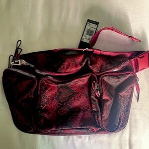 ADIDAS IVY PARK Ovrs Fanny Pack in CHEWOO color